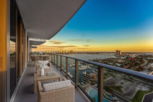 Residential complexes in Lake Park, Palm Beach