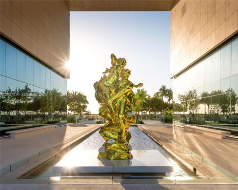Residential complexes in Bal Harbour, Miami-Dade