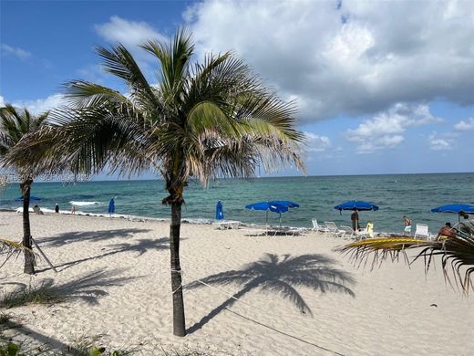 Residential complexes in Hallandale, Broward County