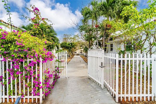 Residential complexes in Miami Beach, Miami-Dade