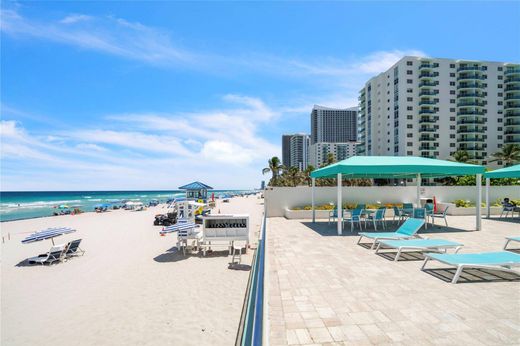 Residential complexes in Hollywood, Broward County