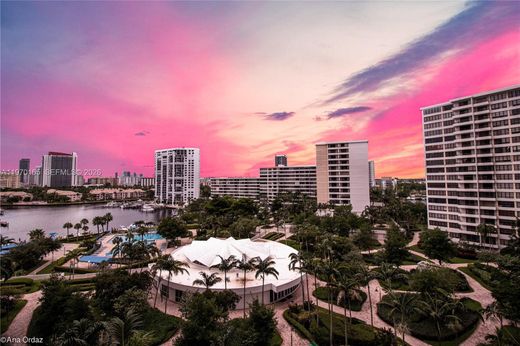 Residential complexes in Hallandale, Broward County