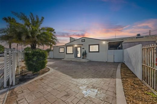 Villa in Opa-locka North  (historical), Miami-Dade County