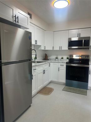 Residential complexes in Fort Lauderdale, Broward County