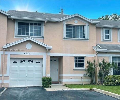 Townhouse in Cooper City, Broward County