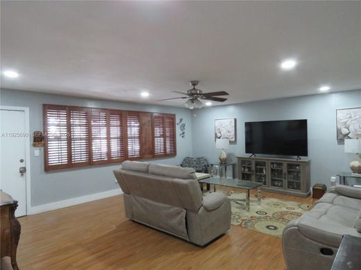 Residential complexes in North Miami, Miami-Dade
