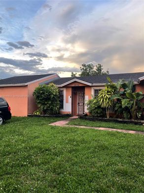 Villa - Hialeah, Miami-Dade County