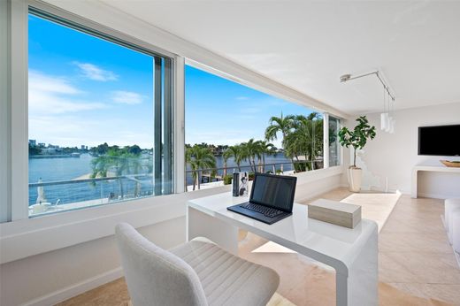 Residential complexes in Fort Lauderdale, Broward County