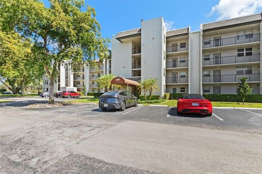 Residential complexes in Davie, Broward County