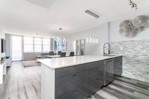 ハリウッド, Broward Countyのアパートメント・コンプレックス