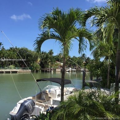 Residential complexes in Miami Beach, Miami-Dade