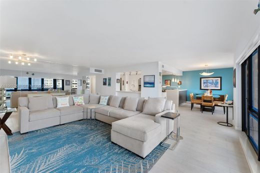 Residential complexes in Lauderdale by the sea, Broward County