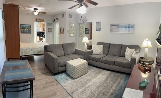 Residential complexes in Hollywood, Broward County