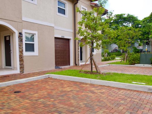 Townhouse in Tamarac, Broward County