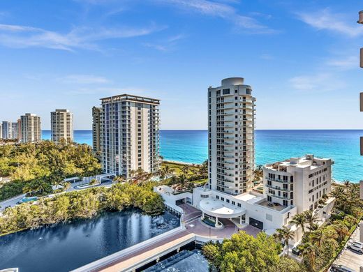 Residential complexes in Palm Beach Shores, Palm Beach