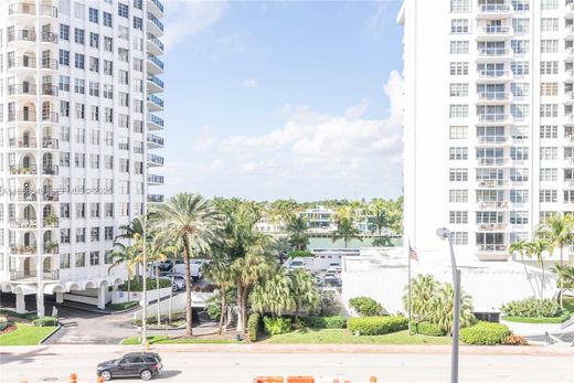 Residential complexes in Miami Beach, Miami-Dade