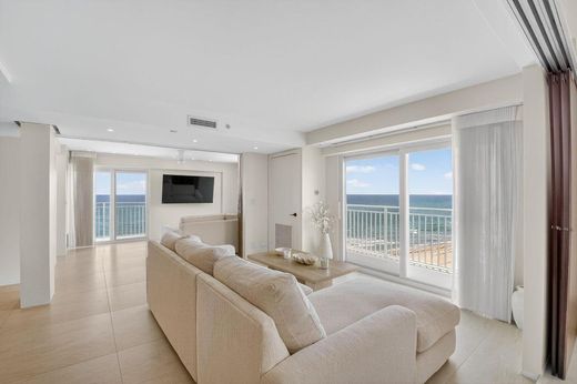 Residential complexes in Highland Beach, Palm Beach