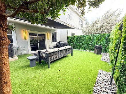Townhouse in Coral Springs, Broward County