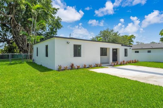 Villa in North Miami, Miami-Dade