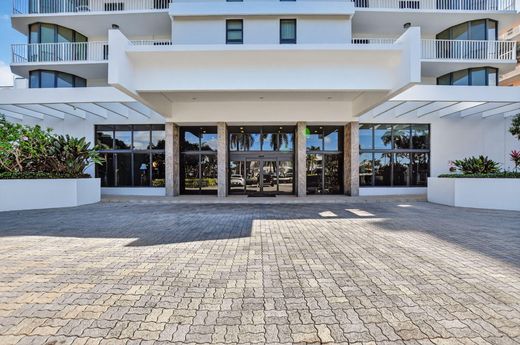 Residential complexes in Highland Beach, Palm Beach