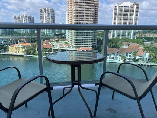 Complexes résidentiels à Sunny Isles Beach, Comté de Miami-Dade