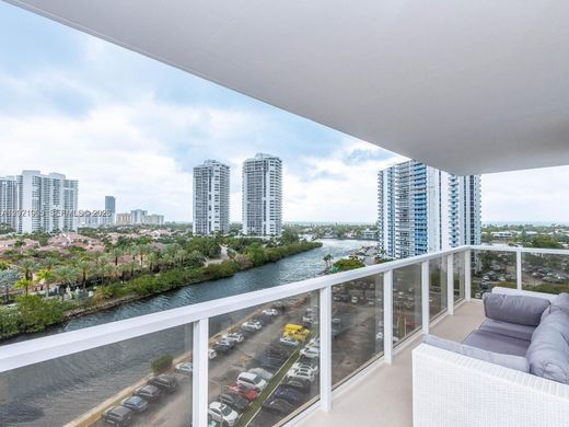 Kamienica w Aventura, Miami-Dade County