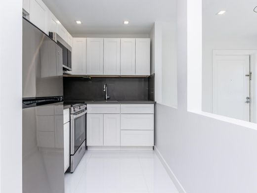 Hallandale Beach, Broward Countyのアパートメント・コンプレックス