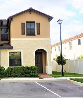 Αστικό ακίνητο σε Hialeah, Miami-Dade County