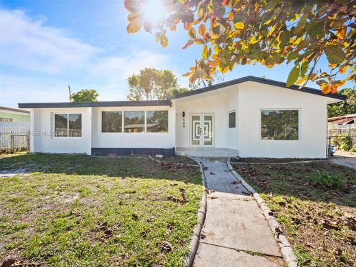 Villa en Opa-locka North  (historical), Miami-Dade County