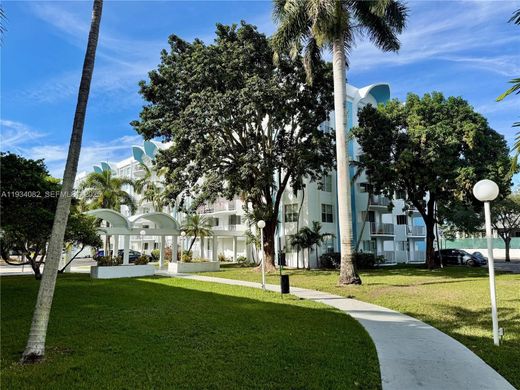 Residential complexes in Miami, Miami-Dade