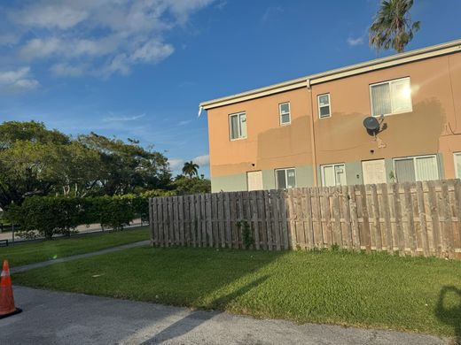 ‏בית בעיר ב  Miami Shores, Miami-Dade County