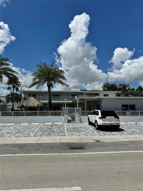 Residential complexes in Lauderdale by the sea, Broward County