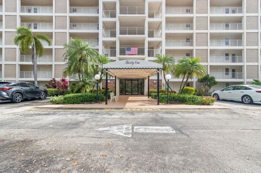 Residential complexes in Pompano Beach, Broward County