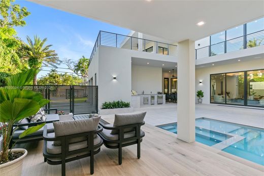Villa for sale in Miami