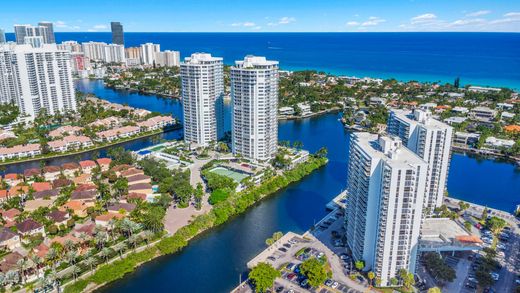 Kamienica w Aventura, Miami-Dade County