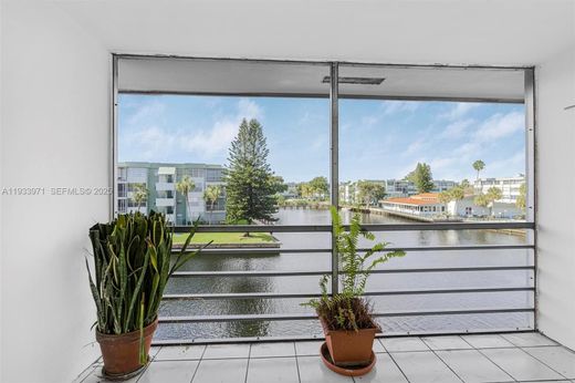 ハリウッド, Broward Countyのアパートメント・コンプレックス