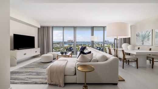 Residential complexes in Palm Beach Shores, Palm Beach