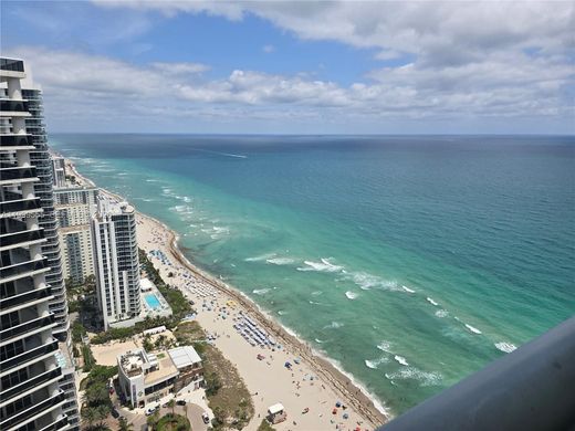Residential complexes in Hallandale, Broward County