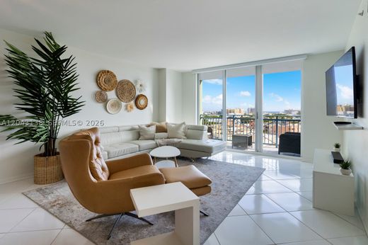 Residential complexes in Miami Beach, Miami-Dade