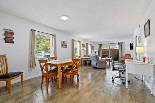 Residential complexes in North Palm Beach, Palm Beach