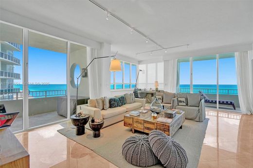 Residential complexes in Bal Harbour, Miami-Dade