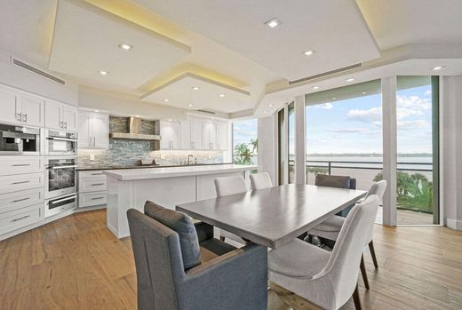 Residential complexes in Palm Beach, Florida
