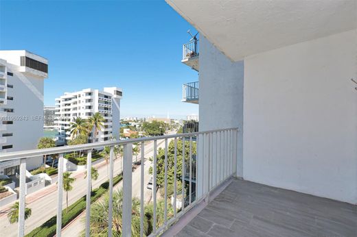 Residential complexes in Miami Beach, Miami-Dade