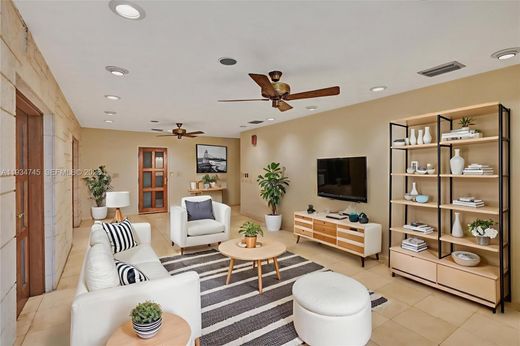 Villa - Hialeah, Miami-Dade County