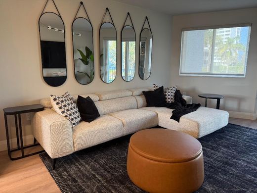 Residential complexes in Boca Raton, Palm Beach