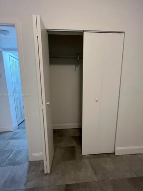 ‏בניין ב  מיאמי, Miami-Dade County