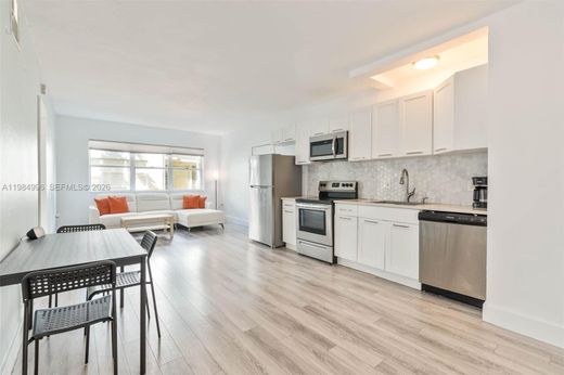 Residential complexes in Miami Beach, Miami-Dade