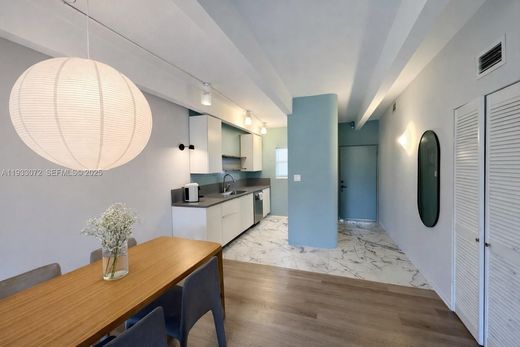 Residential complexes in Miami Beach, Miami-Dade