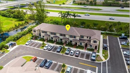 Townhouse in Hialeah, Miami-Dade