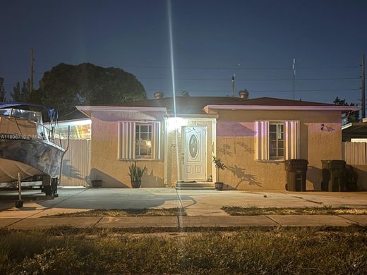 Вилла, Hialeah, Miami-Dade County